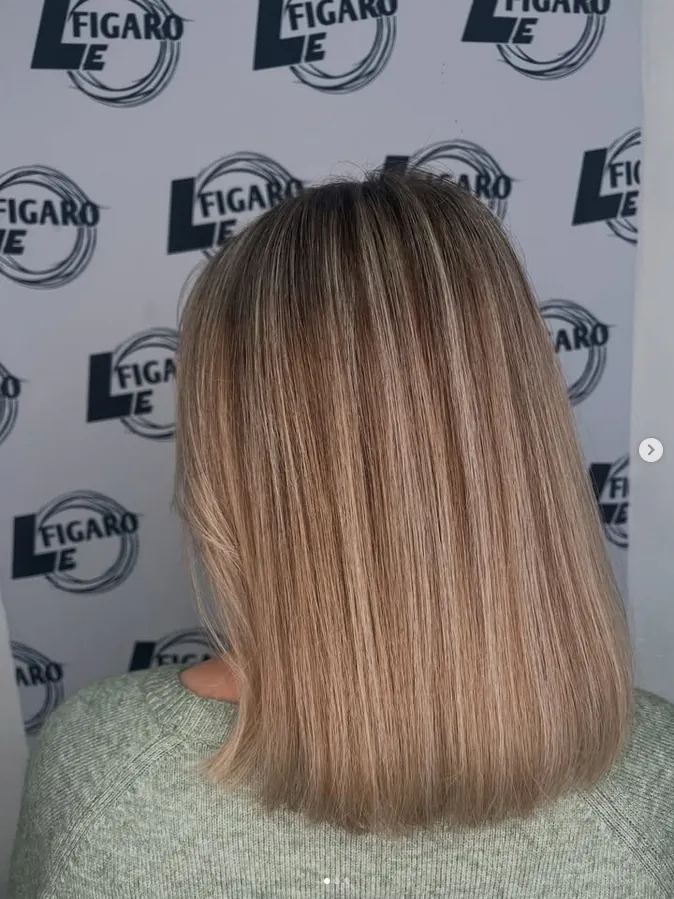 Glatter, schulterlanger Bob mit Farbverlauf von Hellbraun zu Blond