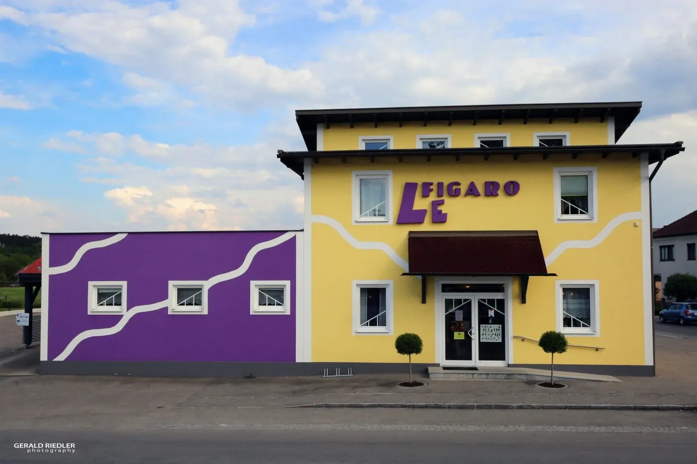 Der Salon Le Figaro in Petzenkirchen von außen